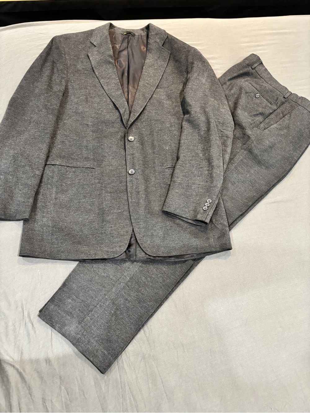 Alexander Julian Men's Charcoal Suit
